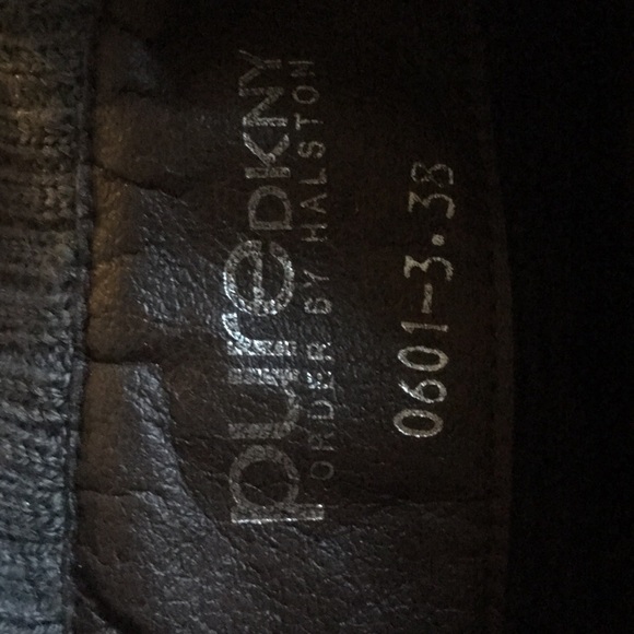 Women’s tall boots (make an offer) - Picture 3 of 4